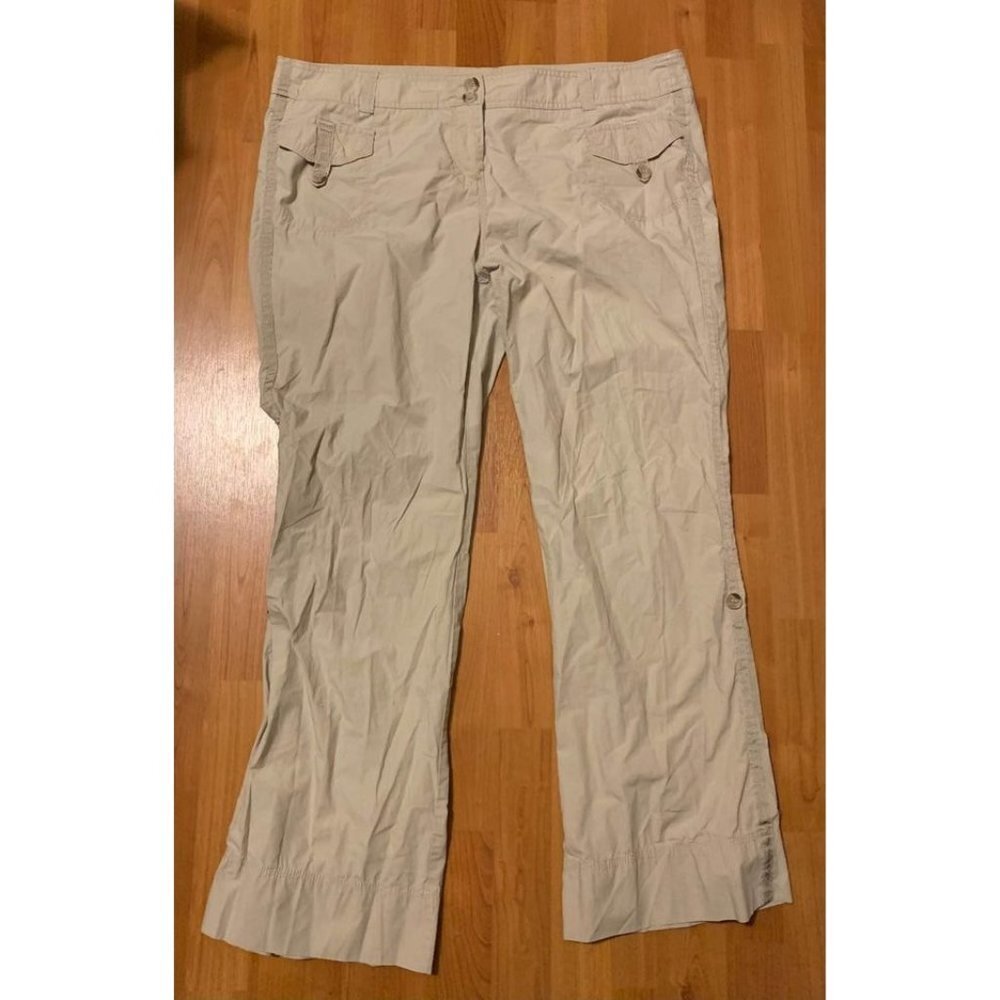 New York and Company Casual Khaki Pants/Capris Size 18 Women’s